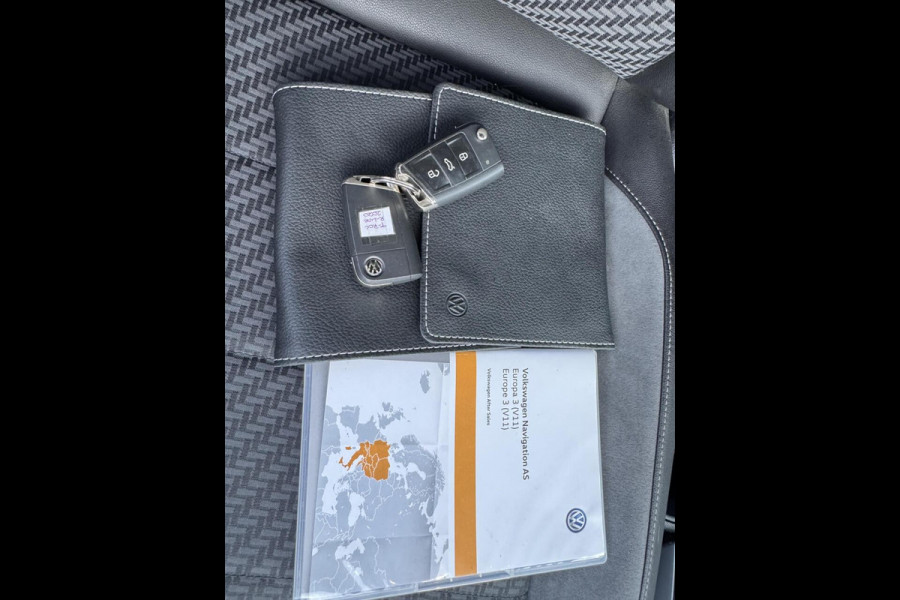 Volkswagen T-Roc 1.5 TSI 150pk 3 x R-Line DSG ACC Camera LaneAsist CarPlay Sportmodus