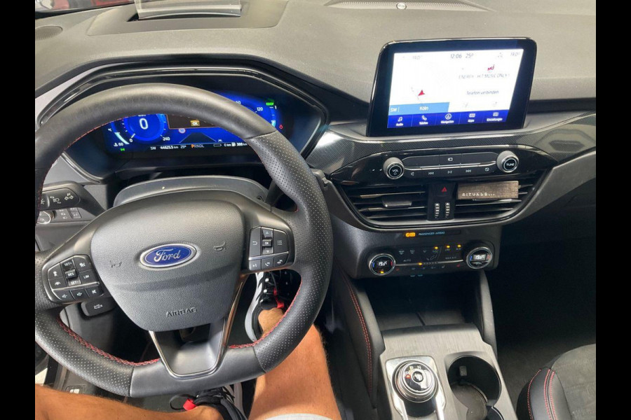 Ford Kuga 2.5 PHEV ST-Line X | (Elektrisch) Wegklapbare trekhaak | Panoramadak | Winter Pack | Adaptive cruise control | Rode remklauwen | Dodehoeksensoren | Bang&Olufsen | 1.500 kg trekgewicht