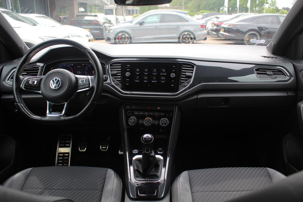 Volkswagen T-Roc 1.5 TSI Sport Business 3x R-Line / Camera / Virtual Cockpit / Navigatie / 19'' / Keyless / Stoelverwarming / ACC Volkswagen T-Roc 1.5 TSI Sport Business 3x R-Line / Camera / Virtual Cockpit / Navigatie / 19'' / Keyless / Stoelverwarming / ACC