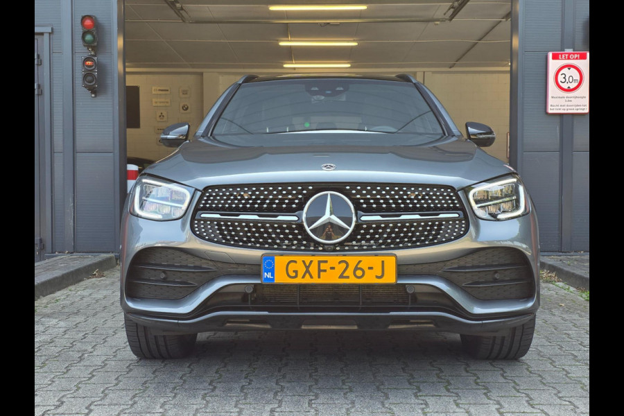 Mercedes-Benz GLC 300e 4MATIC Premium Plus / LUCHTVERING / PANORAMADAK / ALARMKLASSE 5 / TREKHAAK ELEKTRISCH / AMG-LINE !