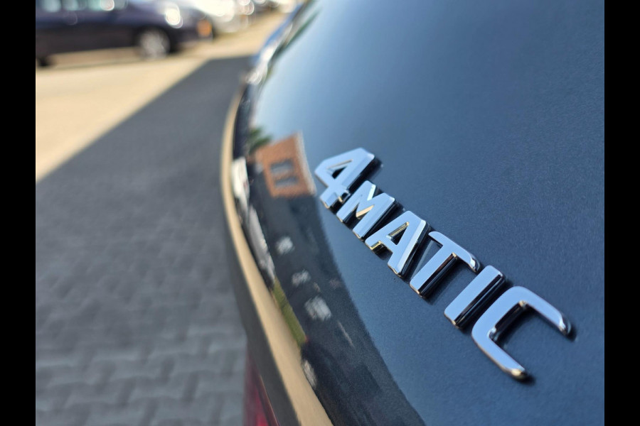 Mercedes-Benz GLC 300e 4MATIC Premium Plus / LUCHTVERING / PANORAMADAK / ALARMKLASSE 5 / TREKHAAK ELEKTRISCH / AMG-LINE !