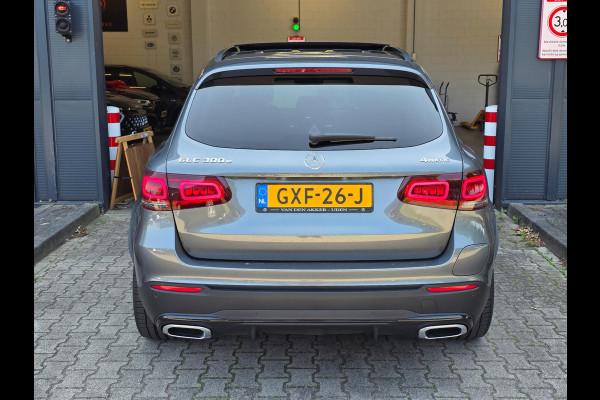 Mercedes-Benz GLC 300e 4MATIC Premium Plus / LUCHTVERING / PANORAMADAK / ALARMKLASSE 5 / TREKHAAK ELEKTRISCH / AMG-LINE !