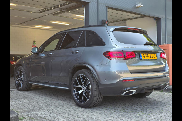 Mercedes-Benz GLC 300e 4MATIC Premium Plus / LUCHTVERING / PANORAMADAK / ALARMKLASSE 5 / TREKHAAK ELEKTRISCH / AMG-LINE !