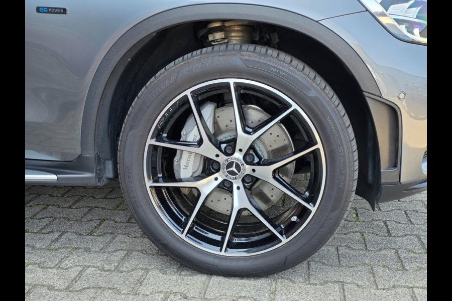 Mercedes-Benz GLC 300e 4MATIC Premium Plus / LUCHTVERING / PANORAMADAK / ALARMKLASSE 5 / TREKHAAK ELEKTRISCH / AMG-LINE !