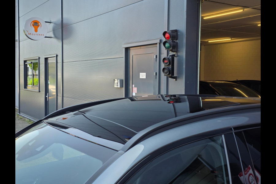 Mercedes-Benz GLC 300e 4MATIC Premium Plus / LUCHTVERING / PANORAMADAK / ALARMKLASSE 5 / TREKHAAK ELEKTRISCH / AMG-LINE !