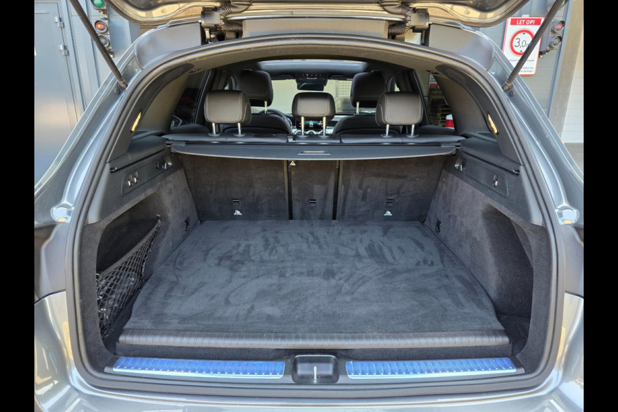 Mercedes-Benz GLC 300e 4MATIC Premium Plus / LUCHTVERING / PANORAMADAK / ALARMKLASSE 5 / TREKHAAK ELEKTRISCH / AMG-LINE !