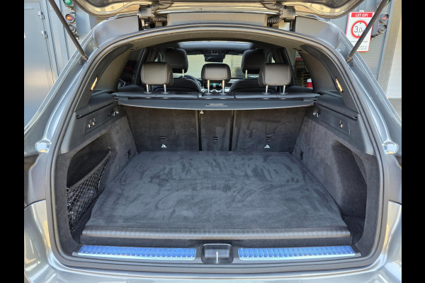 Mercedes-Benz GLC 300e 4MATIC Premium Plus / LUCHTVERING / PANORAMADAK / ALARMKLASSE 5 / TREKHAAK ELEKTRISCH / AMG-LINE !