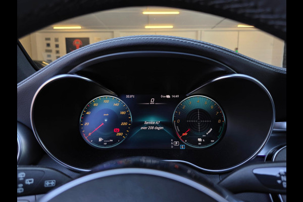 Mercedes-Benz GLC 300e 4MATIC Premium Plus / LUCHTVERING / PANORAMADAK / ALARMKLASSE 5 / TREKHAAK ELEKTRISCH / AMG-LINE !