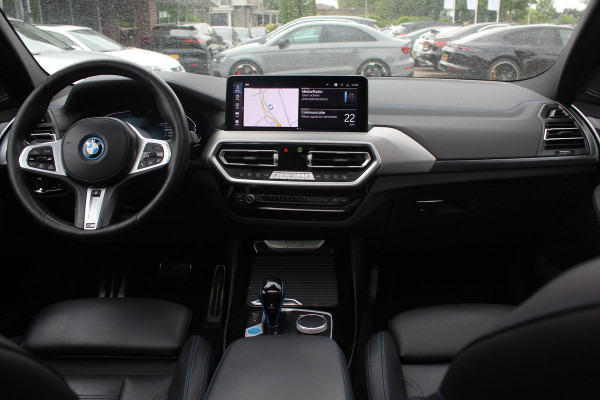 BMW iX3 High Executive 80 kWh / Panoramadak / 360Camera / Head-up / 20'' / Leder / Harman Kardon / Sfeerverlichting / Dodehoek / DAB / Stoelverwarming / ACC