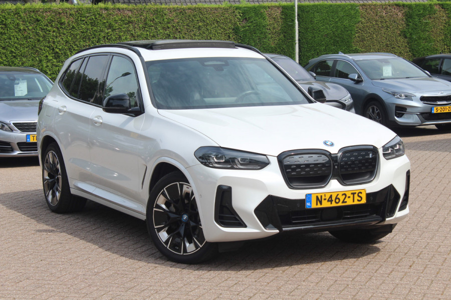 BMW iX3 High Executive 80 kWh / Panoramadak / 360Camera / Head-up / 20'' / Leder / Harman Kardon / Sfeerverlichting / Dodehoek / DAB / Stoelverwarming / ACC