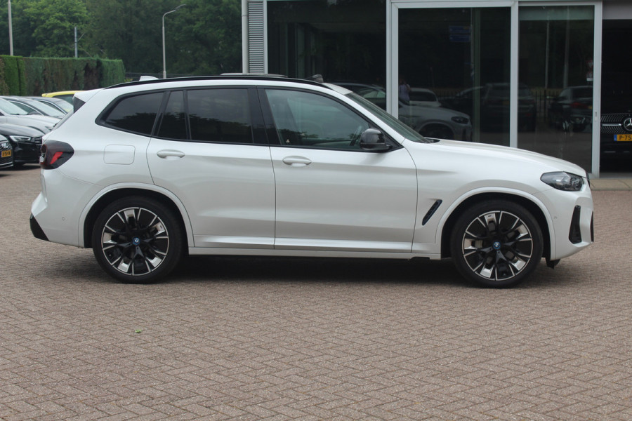 BMW iX3 High Executive 80 kWh / Panoramadak / 360Camera / Head-up / 20'' / Leder / Harman Kardon / Sfeerverlichting / Dodehoek / DAB / Stoelverwarming / ACC