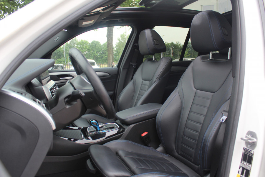 BMW iX3 High Executive 80 kWh / Panoramadak / 360Camera / Head-up / 20'' / Leder / Harman Kardon / Sfeerverlichting / Dodehoek / DAB / Stoelverwarming / ACC