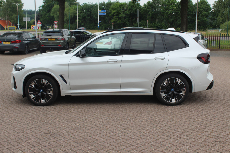 BMW iX3 High Executive 80 kWh / Panoramadak / 360Camera / Head-up / 20'' / Leder / Harman Kardon / Sfeerverlichting / Dodehoek / DAB / Stoelverwarming / ACC