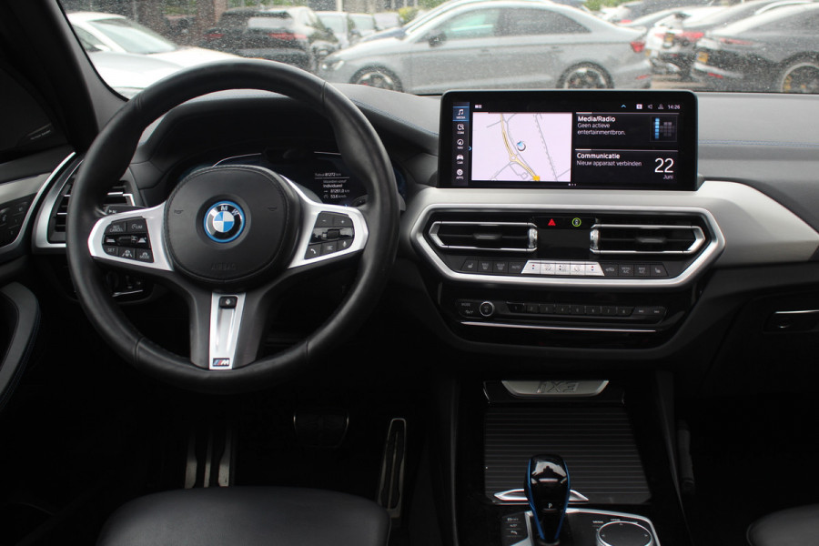 BMW iX3 High Executive 80 kWh / Panoramadak / 360Camera / Head-up / 20'' / Leder / Harman Kardon / Sfeerverlichting / Dodehoek / DAB / Stoelverwarming / ACC
