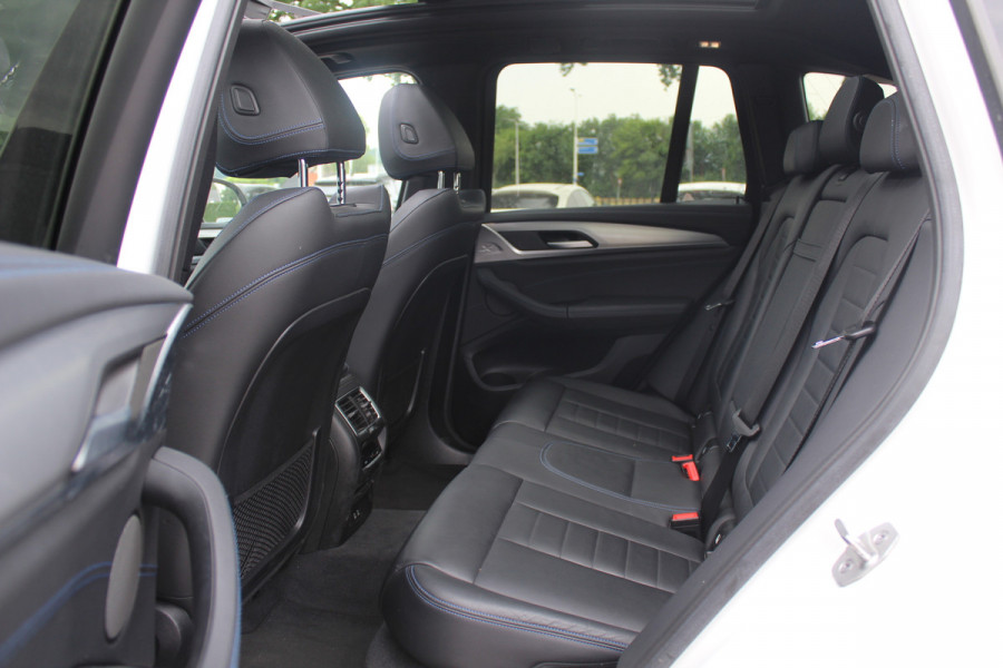 BMW iX3 High Executive 80 kWh / Panoramadak / 360Camera / Head-up / 20'' / Leder / Harman Kardon / Sfeerverlichting / Dodehoek / DAB / Stoelverwarming / ACC