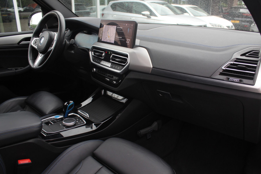 BMW iX3 High Executive 80 kWh / Panoramadak / 360Camera / Head-up / 20'' / Leder / Harman Kardon / Sfeerverlichting / Dodehoek / DAB / Stoelverwarming / ACC