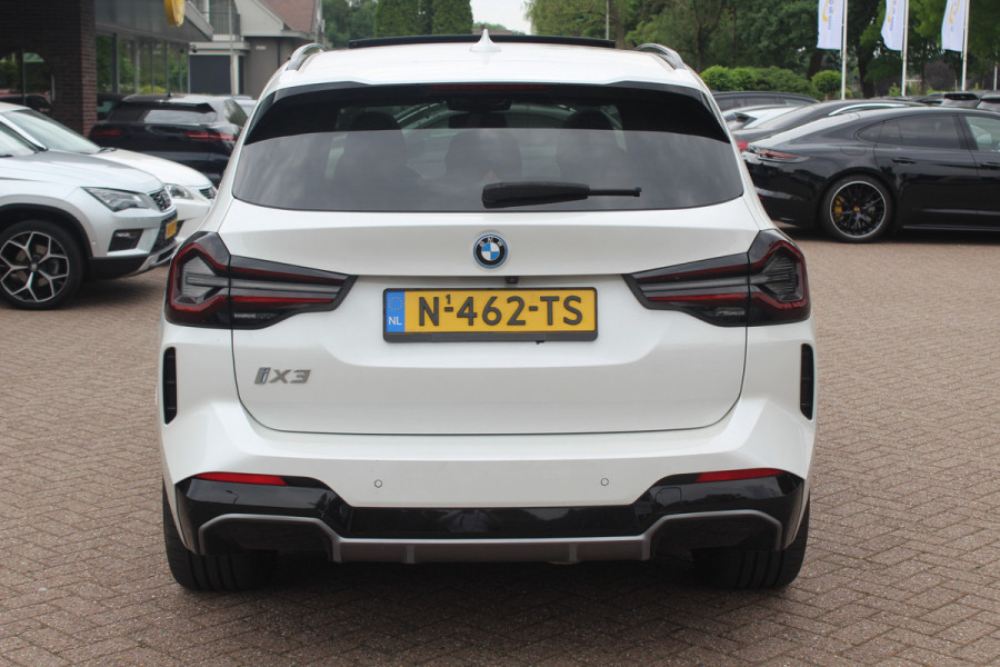 BMW iX3 High Executive 80 kWh / Panoramadak / 360Camera / Head-up / 20'' / Leder / Harman Kardon / Sfeerverlichting / Dodehoek / DAB / Stoelverwarming / ACC