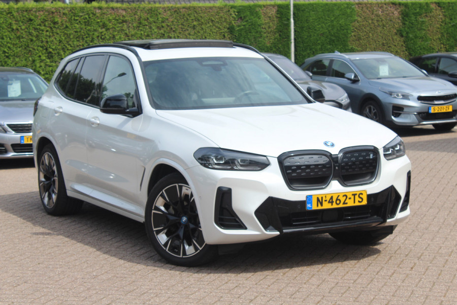 BMW iX3 High Executive 80 kWh / Panoramadak / 360Camera / Head-up / 20'' / Leder / Harman Kardon / Sfeerverlichting / Dodehoek / DAB / Stoelverwarming / ACC