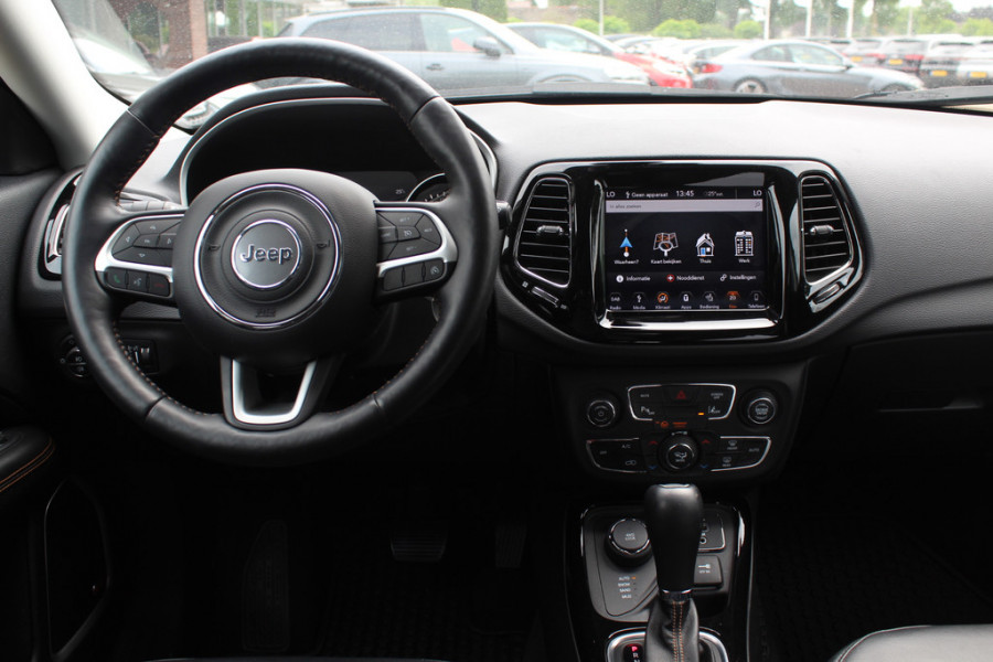 Jeep Compass 1.4 MultiAir Limited 4x4 / Trekhaak / Camera / Half leder / Navigatie / Keyless / 17'' / Stuurverwarming / DAB / Stoelverwarming / Cruise Control