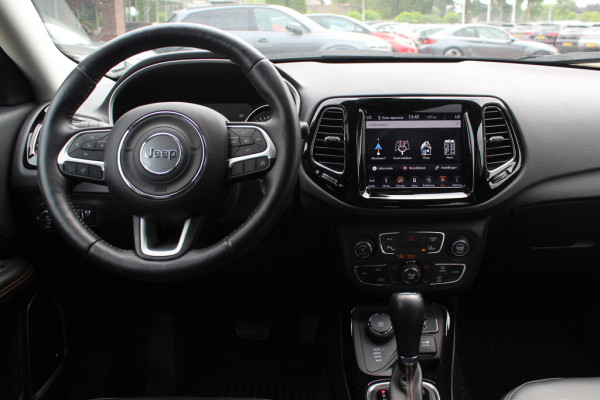 Jeep Compass 1.4 MultiAir Limited 4x4 / Trekhaak / Camera / Half leder / Navigatie / Keyless / 17'' / Stuurverwarming / DAB / Stoelverwarming / Cruise Control