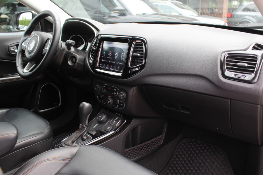 Jeep Compass 1.4 MultiAir Limited 4x4 / Trekhaak / Camera / Half leder / Navigatie / Keyless / 17'' / Stuurverwarming / DAB / Stoelverwarming / Cruise Control