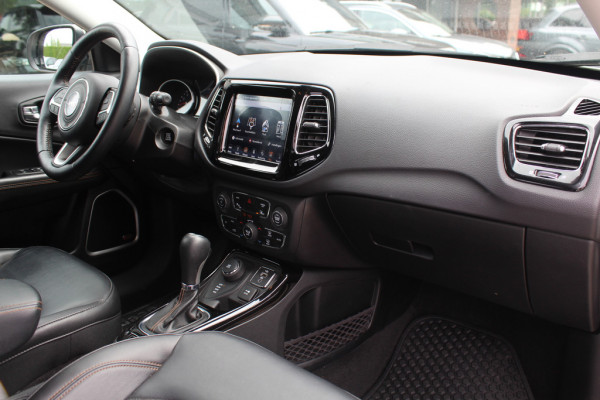 Jeep Compass 1.4 MultiAir Limited 4x4 / Trekhaak / Camera / Half leder / Navigatie / Keyless / 17'' / Stuurverwarming / DAB / Stoelverwarming / Cruise Control