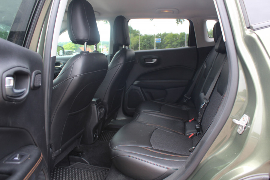 Jeep Compass 1.4 MultiAir Limited 4x4 / Trekhaak / Camera / Half leder / Navigatie / Keyless / 17'' / Stuurverwarming / DAB / Stoelverwarming / Cruise Control