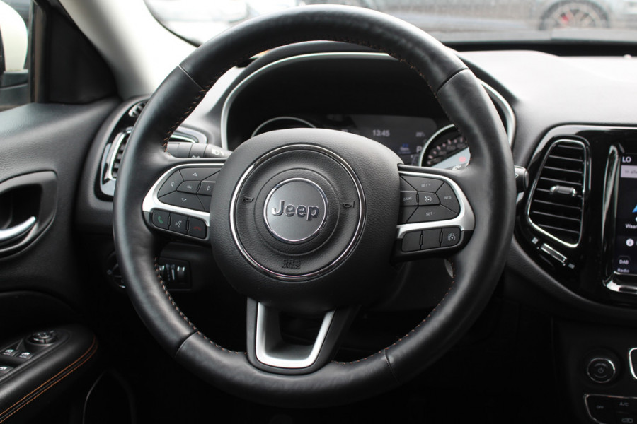 Jeep Compass 1.4 MultiAir Limited 4x4 / Trekhaak / Camera / Half leder / Navigatie / Keyless / 17'' / Stuurverwarming / DAB / Stoelverwarming / Cruise Control