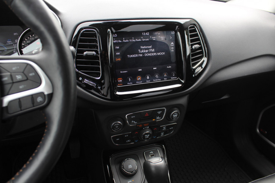 Jeep Compass 1.4 MultiAir Limited 4x4 / Trekhaak / Camera / Half leder / Navigatie / Keyless / 17'' / Stuurverwarming / DAB / Stoelverwarming / Cruise Control