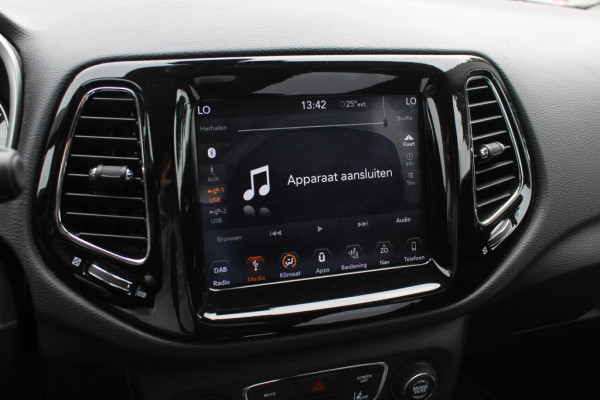 Jeep Compass 1.4 MultiAir Limited 4x4 / Trekhaak / Camera / Half leder / Navigatie / Keyless / 17'' / Stuurverwarming / DAB / Stoelverwarming / Cruise Control