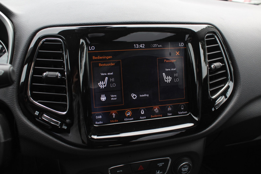 Jeep Compass 1.4 MultiAir Limited 4x4 / Trekhaak / Camera / Half leder / Navigatie / Keyless / 17'' / Stuurverwarming / DAB / Stoelverwarming / Cruise Control