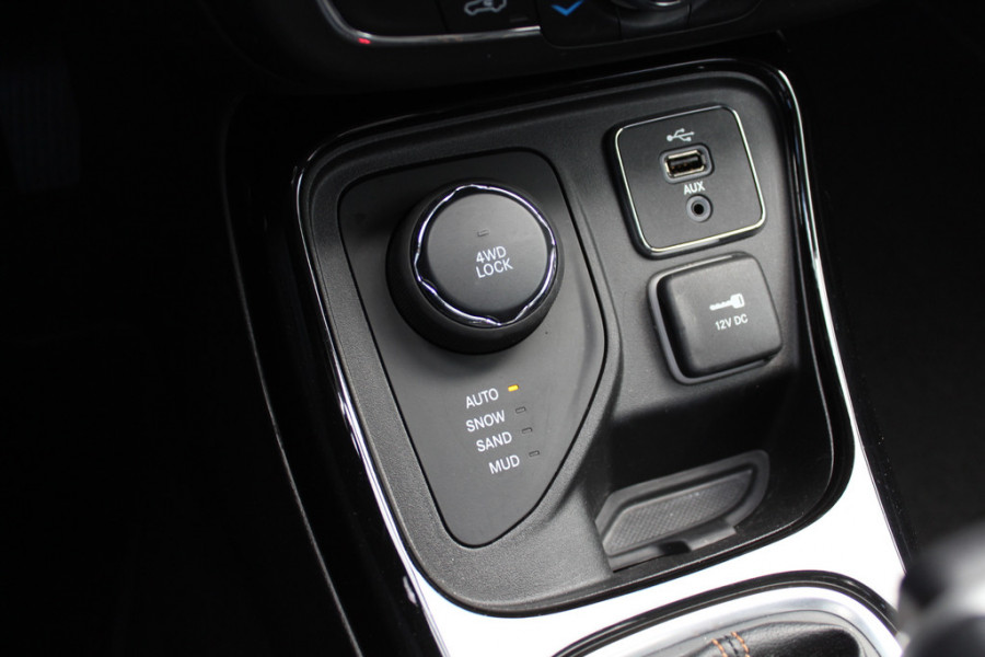 Jeep Compass 1.4 MultiAir Limited 4x4 / Trekhaak / Camera / Half leder / Navigatie / Keyless / 17'' / Stuurverwarming / DAB / Stoelverwarming / Cruise Control