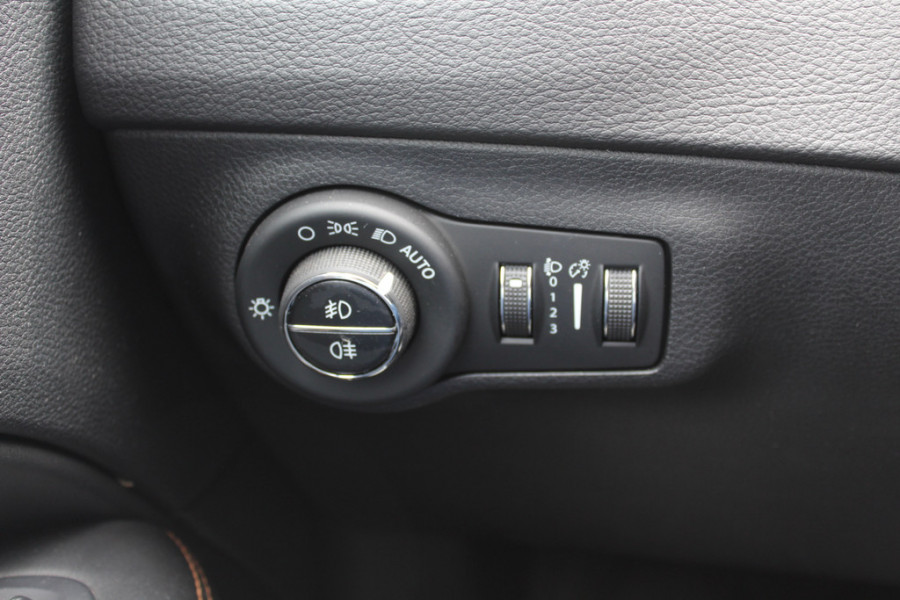 Jeep Compass 1.4 MultiAir Limited 4x4 / Trekhaak / Camera / Half leder / Navigatie / Keyless / 17'' / Stuurverwarming / DAB / Stoelverwarming / Cruise Control