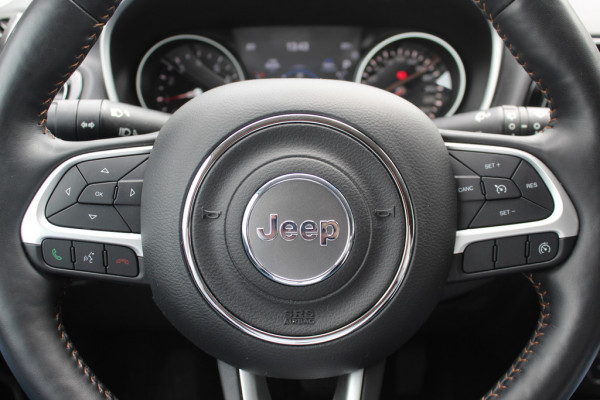 Jeep Compass 1.4 MultiAir Limited 4x4 / Trekhaak / Camera / Half leder / Navigatie / Keyless / 17'' / Stuurverwarming / DAB / Stoelverwarming / Cruise Control