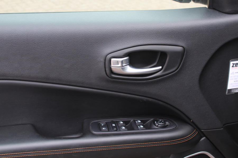 Jeep Compass 1.4 MultiAir Limited 4x4 / Trekhaak / Camera / Half leder / Navigatie / Keyless / 17'' / Stuurverwarming / DAB / Stoelverwarming / Cruise Control