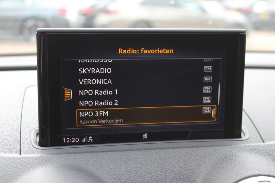 Audi A3 Sportback 1.0 TFSI Sport S Line Edition / Navigatie / Parkeerhulp achter / 18'' / Sportstoelen + half leder / Cruise Control