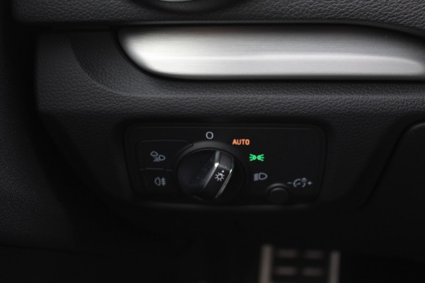 Audi A3 Sportback 1.0 TFSI Sport S Line Edition / Navigatie / Parkeerhulp achter / 18'' / Sportstoelen + half leder / Cruise Control