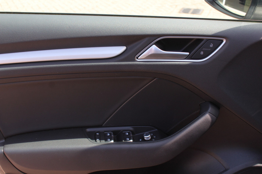 Audi A3 Sportback 1.0 TFSI Sport S Line Edition / Navigatie / Parkeerhulp achter / 18'' / Sportstoelen + half leder / Cruise Control