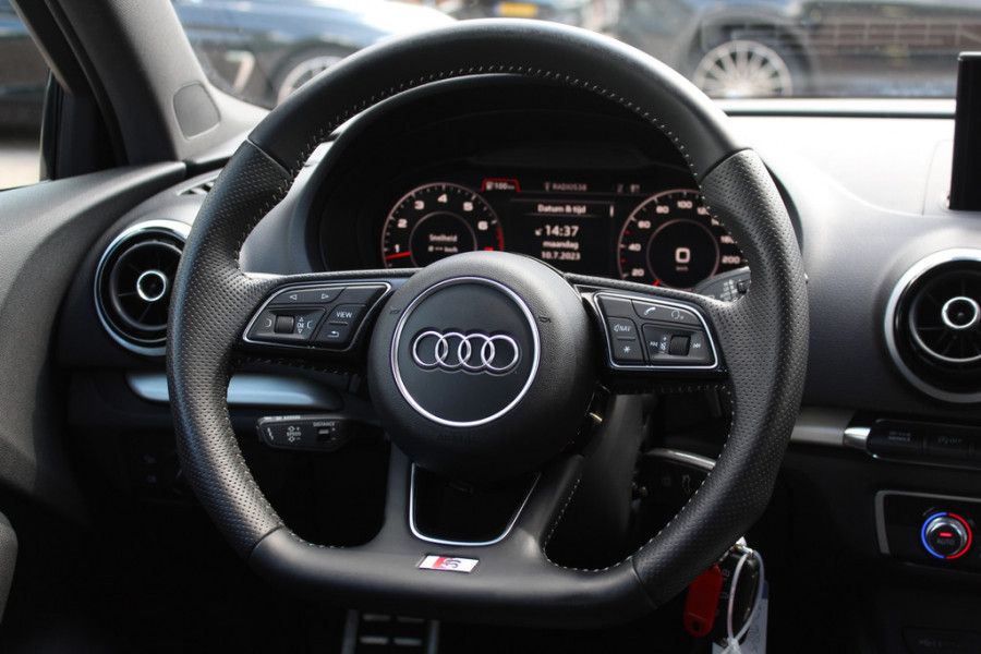 Audi A3 Sportback 1.0 TFSI Sport S Line Edition / Navigatie / Parkeerhulp achter / 18'' / Sportstoelen + half leder / Cruise Control