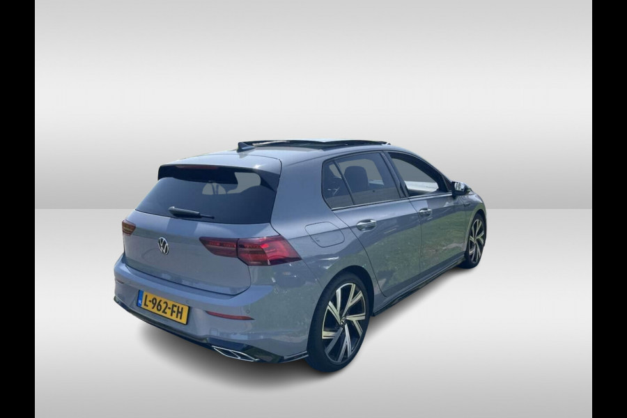 Volkswagen Golf 1.5 eTSI R-Line / Panoramadak / Camera / Matrix LED / 18'' / Navigatie / DAB / ACC / Stoelverwarming