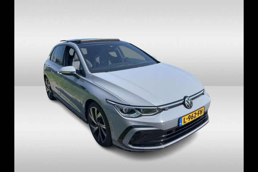 Volkswagen Golf 1.5 eTSI R-Line / Panoramadak / Camera / Matrix LED / 18'' / Navigatie / DAB / ACC / Stoelverwarming