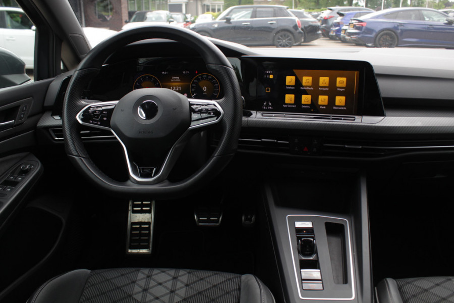 Volkswagen Golf 1.5 eTSI R-Line / Panoramadak / Camera / Matrix LED / 18'' / Navigatie / DAB / ACC / Stoelverwarming