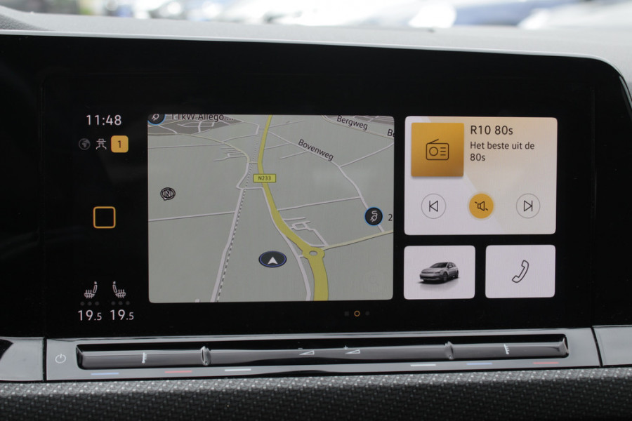 Volkswagen Golf 1.5 eTSI R-Line / Panoramadak / Camera / Matrix LED / 18'' / Navigatie / DAB / ACC / Stoelverwarming