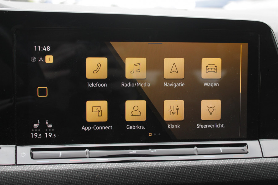 Volkswagen Golf 1.5 eTSI R-Line / Panoramadak / Camera / Matrix LED / 18'' / Navigatie / DAB / ACC / Stoelverwarming
