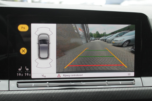 Volkswagen Golf 1.5 eTSI R-Line / Panoramadak / Camera / Matrix LED / 18'' / Navigatie / DAB / ACC / Stoelverwarming