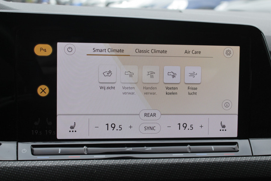 Volkswagen Golf 1.5 eTSI R-Line / Panoramadak / Camera / Matrix LED / 18'' / Navigatie / DAB / ACC / Stoelverwarming