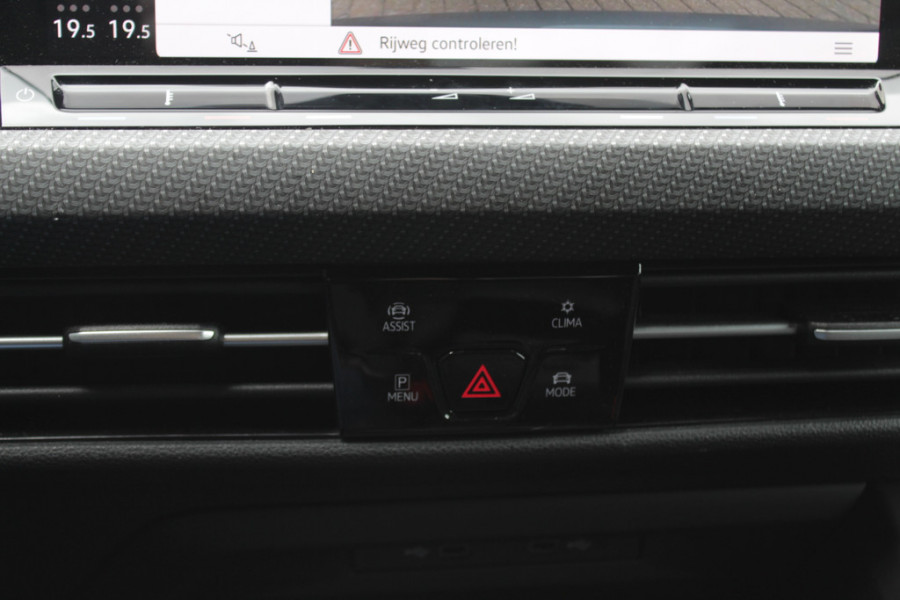 Volkswagen Golf 1.5 eTSI R-Line / Panoramadak / Camera / Matrix LED / 18'' / Navigatie / DAB / ACC / Stoelverwarming