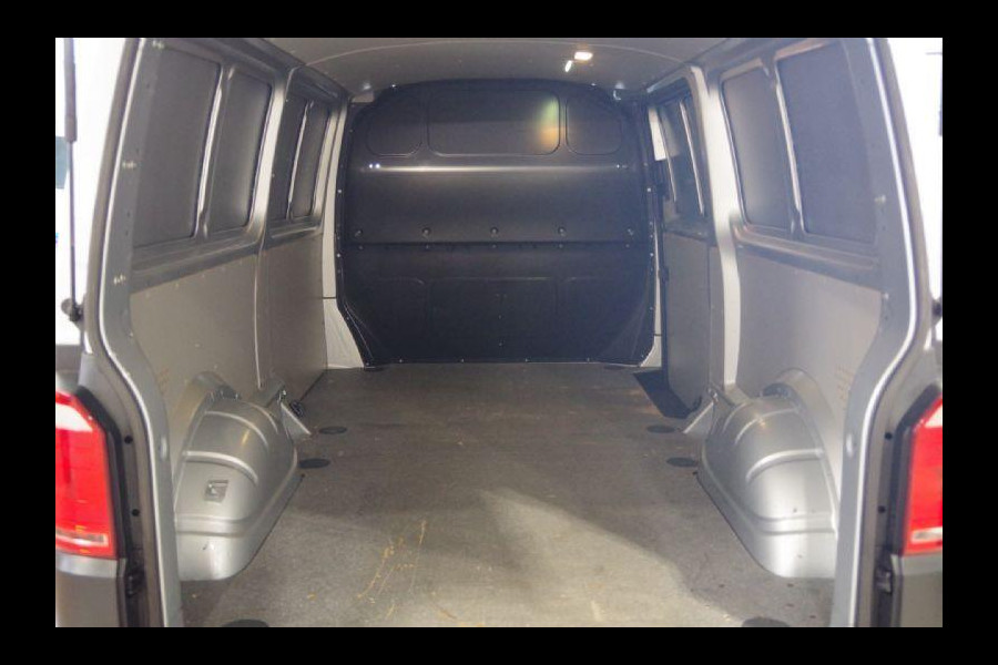 Volkswagen Transporter 2.0 TDI L2 150PK, AIRCO, CRUISE, NAVI, PARKEERSENSOREN, STOELVERWARMING DUBBELE CABINE LEVERBAAR