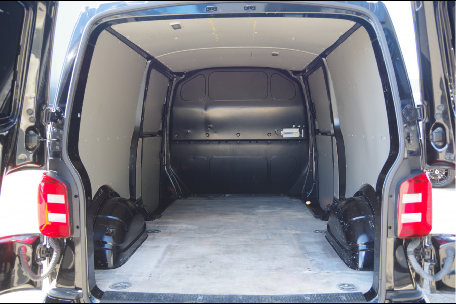 Volkswagen Transporter 2.0 TDI 150PK, L2, 2X SCHUIFDEUR, ADAPT. CRUISE, APPLE CARPLAY, SCHUIFDEUR LINKS, STOELVERWARMING, PARKEERSENSOREN,