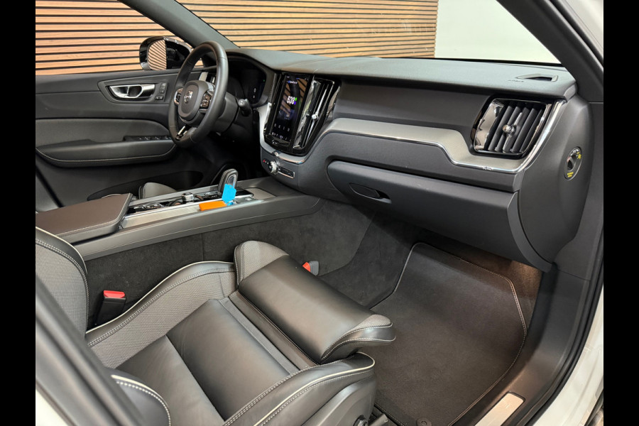 Volvo XC60 2.0 T6 Ultimate Dark R-Design Plug-in Hybrid Recharge | Facelift | 21 Inch | Pano | Leder